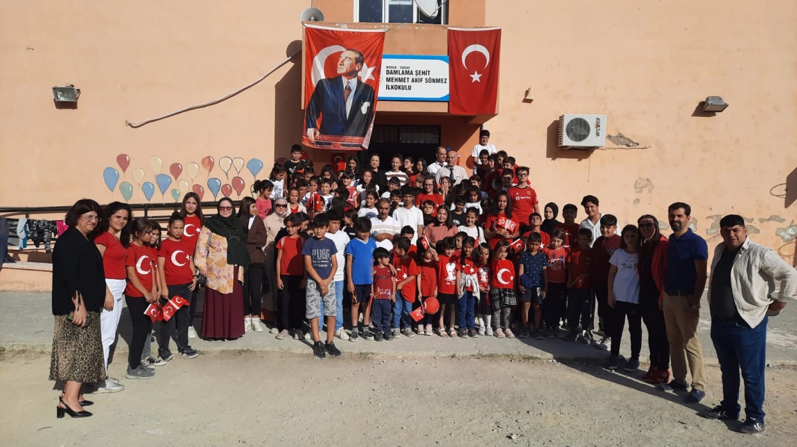 Türkiye Cumhuriyetini kurup bizlere armağan eden M. Kemal Atatürk, silah arkadaşlarını ve cumhuriyetimizi korumak hepimizin görevi