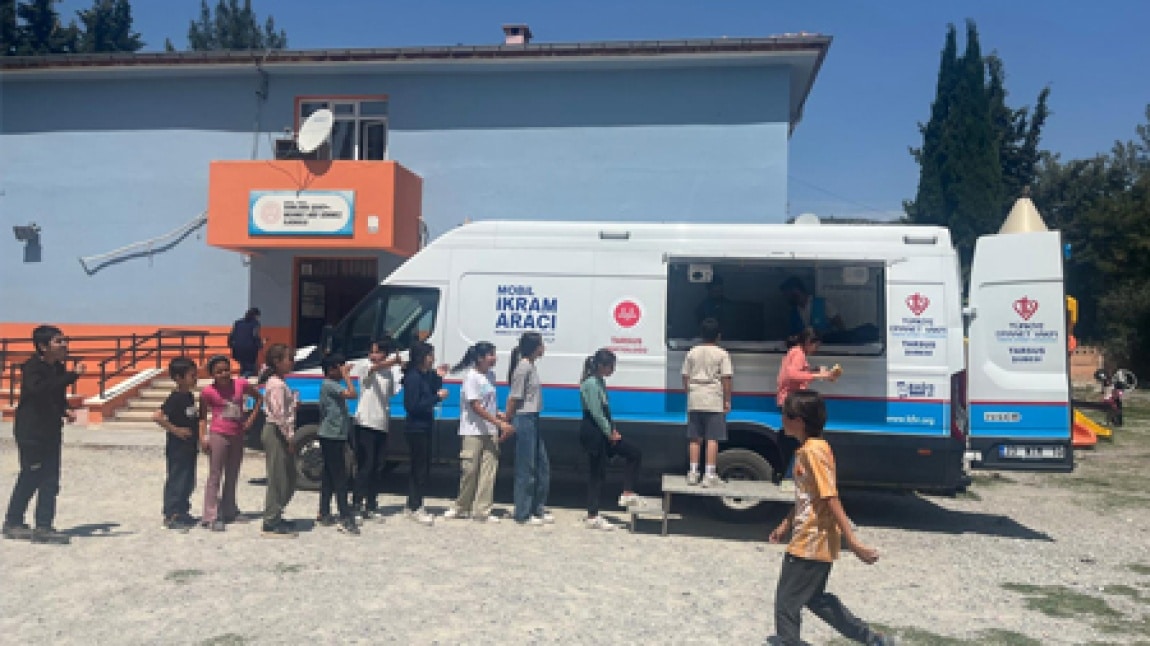 Tarsus müftülüğü tarafından gelen çorba  ikramı yapıldı.